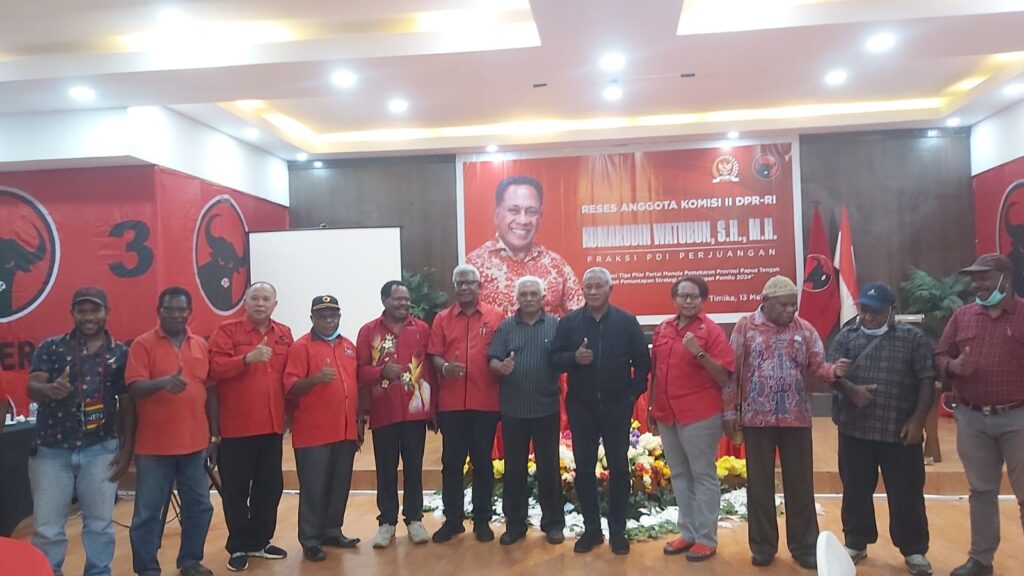 Anggota DPR RI Fraksi PDI Perjuangan Komarudin Watubun Reses di Timika