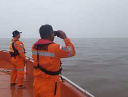 SAR TIMIKA: kapal nelayan yang di kabarkan hilang telah ditemukan, kondisi 4 orang nelayan selamat.