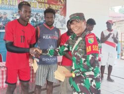 Satgas TMMD REG-114 Serahkan Hadiah Bagi Pemenang Turnamen Bola Volly Merah Putih CUP.
