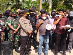 DANDIM 1710/MIMIKA BERSAMA KAPOLRES PANTAU LANGSUNG KEGIATAN  PENYERAHAN  JENAZAH, KORBAN PEMBUNUHAN DISERTAI MUTILASI.