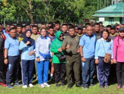 WUJUDKAN SINERGITAS DAN SOLIDARITAS BERSAMA, DANDIM 1710/MIMIKA BERSAMA ANGGOTA DAN PERSIT KCK CAB. XXXV IKUTI OLAHRAGA BERSAMA SATUAN TNI – POLRI SEGARNISUN TIMIKA