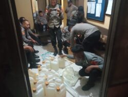 Sebanyak 185 Liter Minuman Keras Tanpa Pemilik Diamankan Tim Gabungan di Pelabuhan Pomako Timika.
