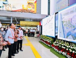 Presiden Tinjau Infrastruktur dan Naik KRL dari Tanah Abang ke Manggarai
