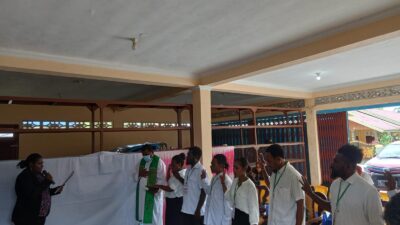 7 Anggota Pengawas Pemilihan Kelurahan/Desa Se-Distrik Mimika Barat Resmi Dilantik.