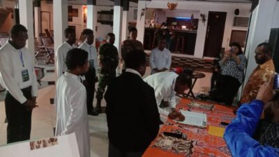 5 Pengawas Pemilihan Umum Tingkat Kelurahan/Desa Se-Distrik Mimika Barat Jauh Resmi Dilantik.