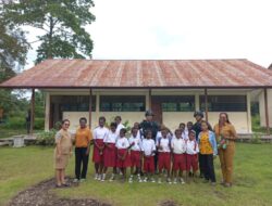 Anak-Anak Papua Gembira Mendapat Motivasi dan Semangat Belajar Dari Satgas Yonif R 631/Atg