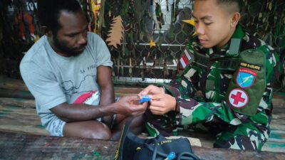 Tim Medis Pos Tsinga Berikan Pelayanan Kesehatan Masyarakat Beanegom