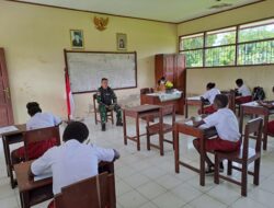 Satgas Yonif R 631/Atg Membantu Pengawasan Ujian Akhir di SDN Kp. Nayaro