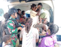 Terserang Hepatitis dan Malaria, TNI Bantu Evakuasi Pasien ke Bandara Distrik Jila