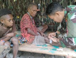 Satgas Yonif R 631/Atg Beri Pelayanan Kesehatan Gratis Kepada Masyarakat Papua
