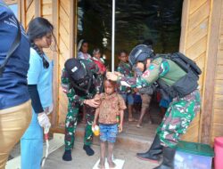 Sinergi Satgas Yonif R 631/Atg Dan Posyandu Kampung Momoge Dalam Melayani Kesehatan Masyarakat