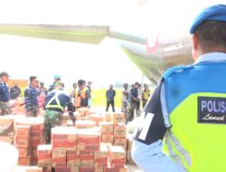 Panglima TNI Kirim 5,5 Ton Bansos Kepada Warga Puncak.