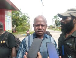 Terkendala Listrik, Distrik Hoya Lakukan Pleno Rekapitulasi Suara  di Gedung Emeneme Yauware Distrik Miru