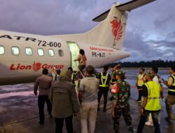 Danlanud Yohanis Kapiyau Timika Mengecek Kondisi Pesawat Wings Air ATR 72-600 PK- WJT Yang Tertembak