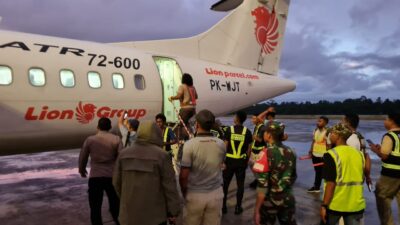 Danlanud Yohanis Kapiyau Timika Mengecek Kondisi Pesawat Wings Air ATR 72-600 PK- WJT Yang Tertembak
