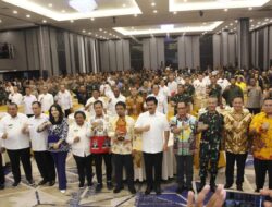 Danlanud Yohanis Kapiyau Timika Dampingi Pangkoopsud III Sambut Kedatangan Menkopolhukam RI Di Jayapura