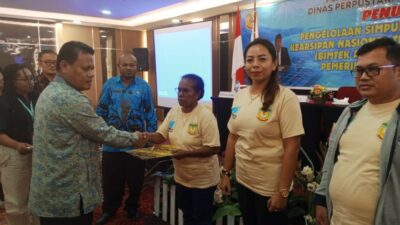 PENUTUPAN BIMTEK APLIKASI SRIKANDI DAN PENYERAHAN SERTIFIKAT BAGI PESERTA