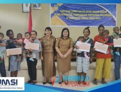 Dinas Kesehatan Mimika Beri Penghargaan Bayi Sehat Dalam Kegiatan Partisipasi Masyarakat