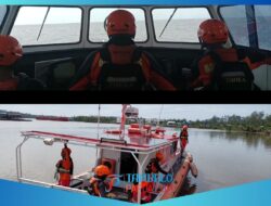 Sebuah Perahu Bermuatan Kepiting Terbalik, 2 Orang Selamat 1 Pria Belum Di Temukan