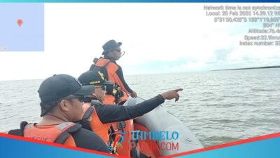 Seorang Penumpang Kapal Nekat Melompat Ke Laut