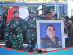 Dandim 1710/Mimika Pimpin Upacara Persemayaman dan Pemakaman Almarhum Mayor Purnawirawan R. Nainggolan