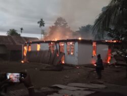 Dua Kelompok Warga Bertikai, Satu Rumah Dibakar