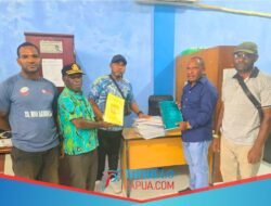 Dua Plt Kepala Distrik Resmi Menyerahakan Proposal Pemekaran 22 Kampung Ke Pemkab Mimika