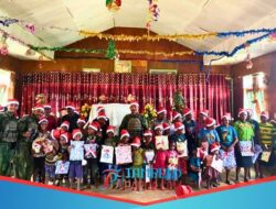 Berbagi Kasih Jelang Natal, Satgas Yonif 631/Atg Berikan Makan Gratis dan Sembako