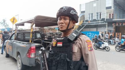 Warga Bakar Ban dan Blokade Jalan di Koperapoka, Polisi Turun Tangan