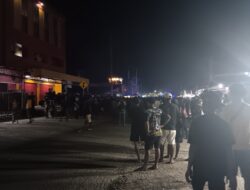BREAKING NEWS: Warga Bakar Ban Blokade Jalan Tuntut Kejelasan