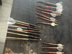 Polisi Amankan 7 Pelajar dan Belasan Busur Panah Terkait Aksi Saling Serang di Depan SMK Petra Timika