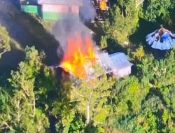 OPM Kodap III Pimpinan Lekagak Takenggen Bakar Rumah Warga di Kampung Muara