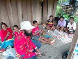 Kepala Suku Moni Benyamin Hanau Sosialisasi Himbauan Kamtibmas Kepada Warga Kampung Kamora Mimika
