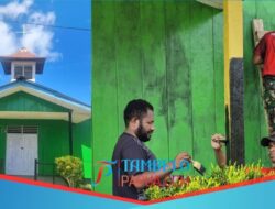 Akhir Penugasan Satgas Yonif 301/PKS Lakukan Pengecatan Ulang Gereja Protestan Kampung Kiliarma