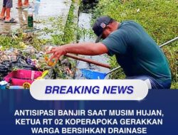 Antisipasi Banjir Saat Musim Hujan, Ketua RT 02 Koperapoka Gerakkan Warga Bersihkan Drainase