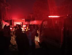 Headline: Kebakaran Hebat Sebuah Rumah, di Kelurahan Timika Indah