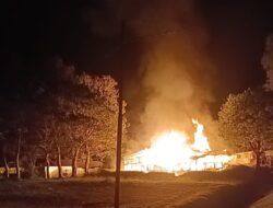 Diduga Dibakar OTK, Bekas Pos Satgas TNI di Bokondini Tolikara Hangus Terbakar