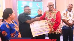 Pemkab Mimika Serahkan Insentif bagi 1.000 Pemuka Agama dan Hamba Tuhan
