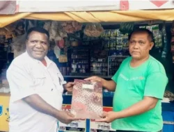 Kepala Dinas Koperasi Mimika Turun Langsung ke Pasar SP2, Tegaskan Pentingnya Perda Pemberdayaan UMKM OAP