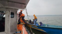 SAR Timika Evakuasi 7 Orang Penumpang Perahu yang Hilang Arah Akibat Asap Pekat