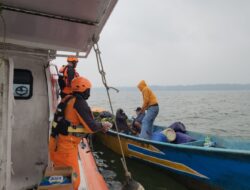 SAR Timika Evakuasi 7 Orang Penumpang Perahu yang Hilang Arah Akibat Asap Pekat